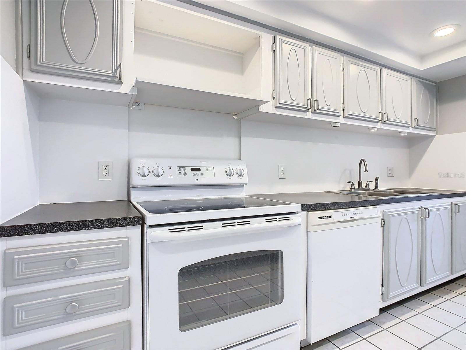 1130 N LAKE PARKER AVE #A302, LAKELAND, FL, 33805