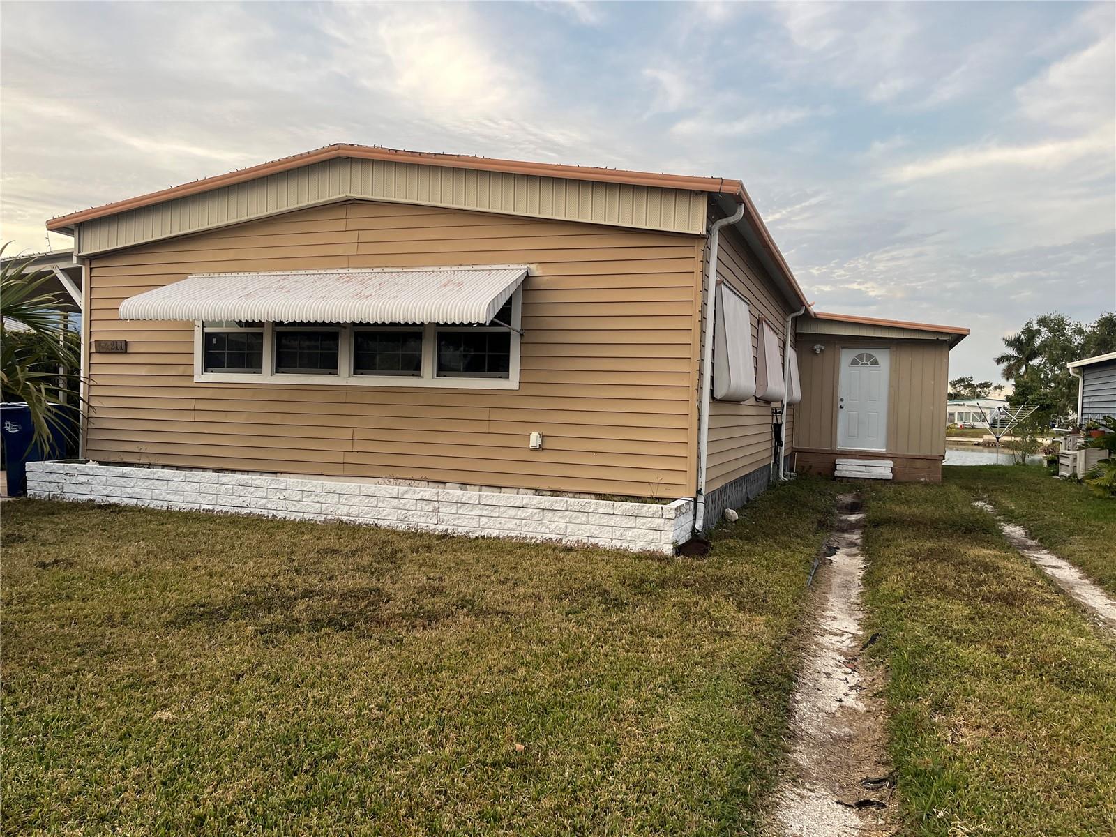 211 52ND AVE E, BRADENTON, FL, 34203