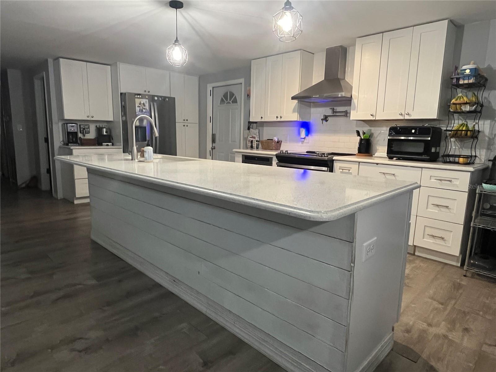 211 52ND AVE E, BRADENTON, FL, 34203