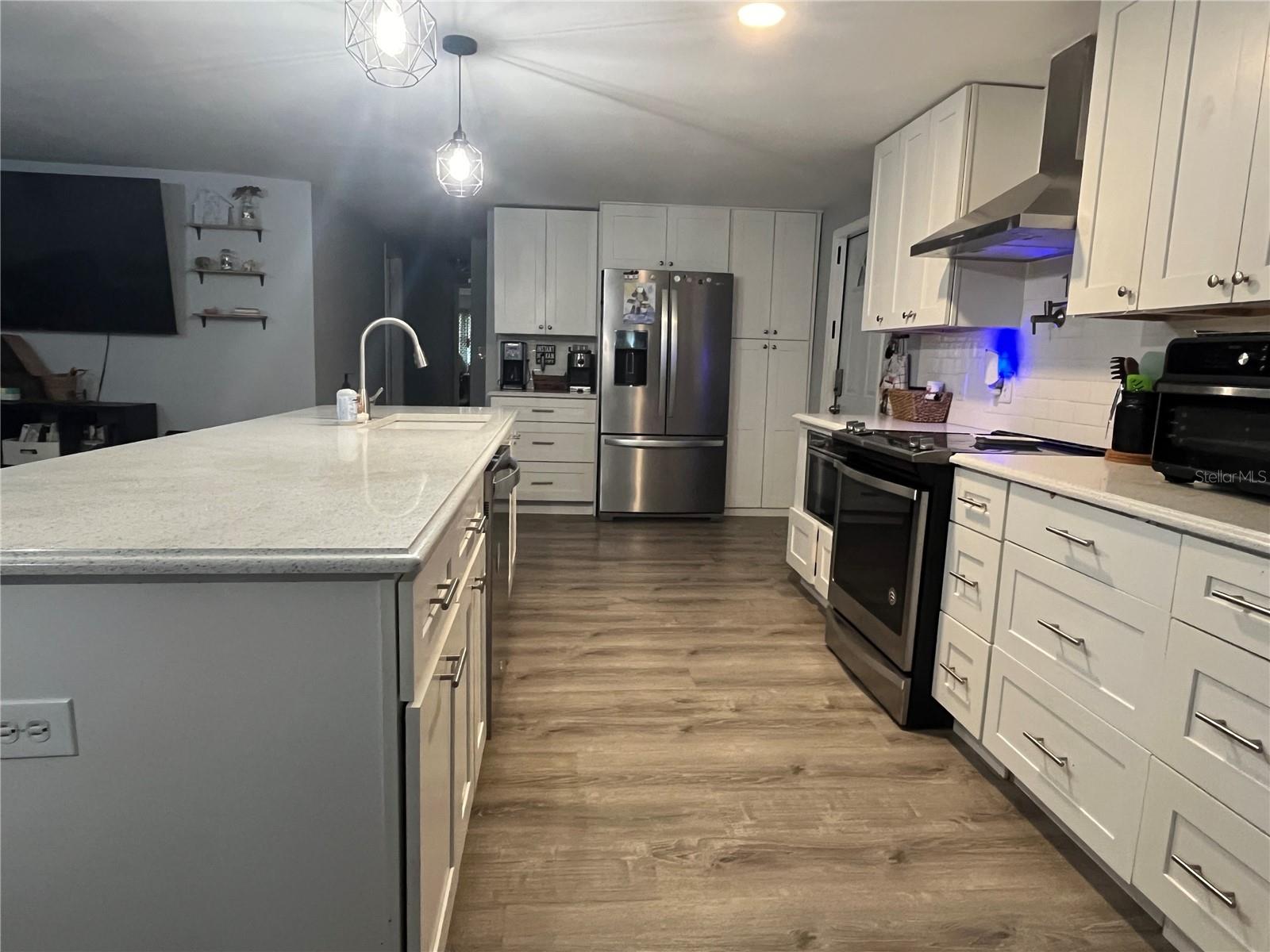 211 52ND AVE E, BRADENTON, FL, 34203
