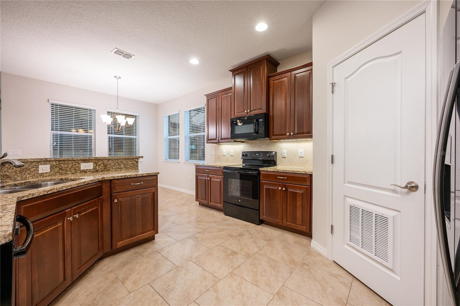 121 WHIRLAWAY DR, DAVENPORT, FL, 33837