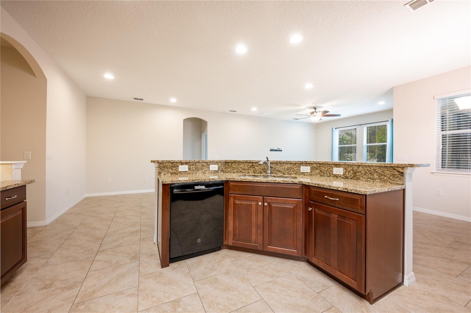 121 WHIRLAWAY DR, DAVENPORT, FL, 33837