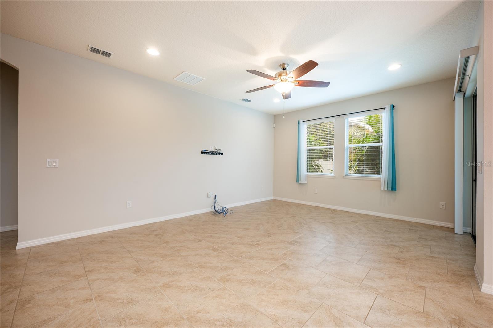 121 WHIRLAWAY DR, DAVENPORT, FL, 33837