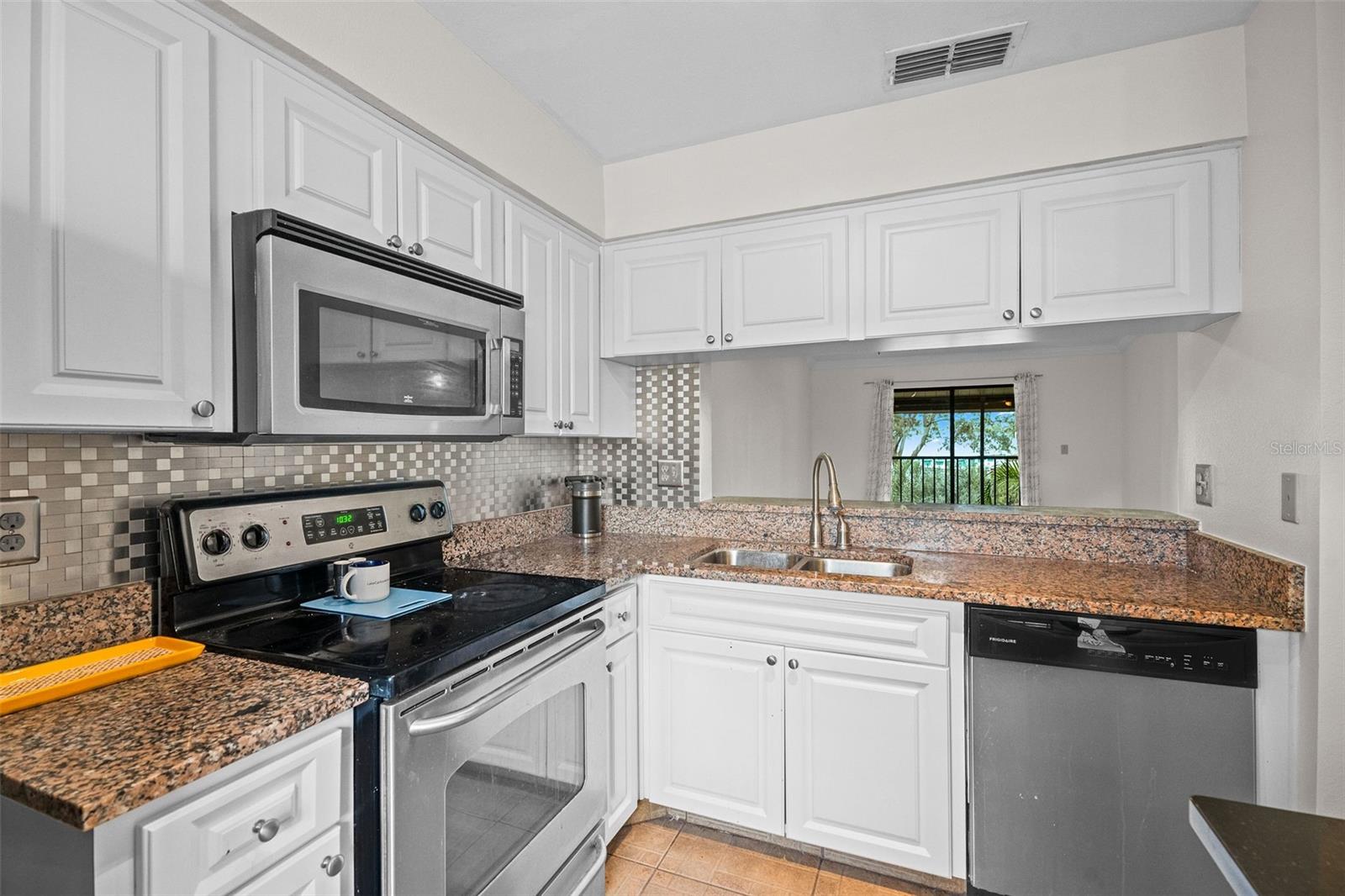 2375 LAKE HEATHER HEIGHTS CT #202, DUNEDIN, FL, 34698