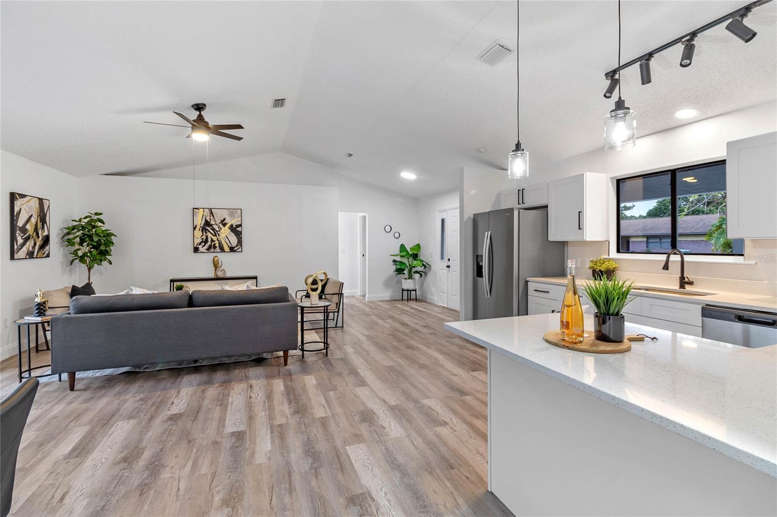 860 HONEYSUCKLE DR, ROCKLEDGE, FL, 32955