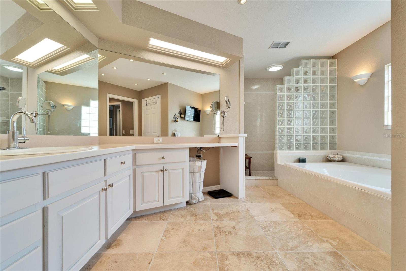 861 SYMPHONY ISLES BLVD, APOLLO BEACH, FL, 33572