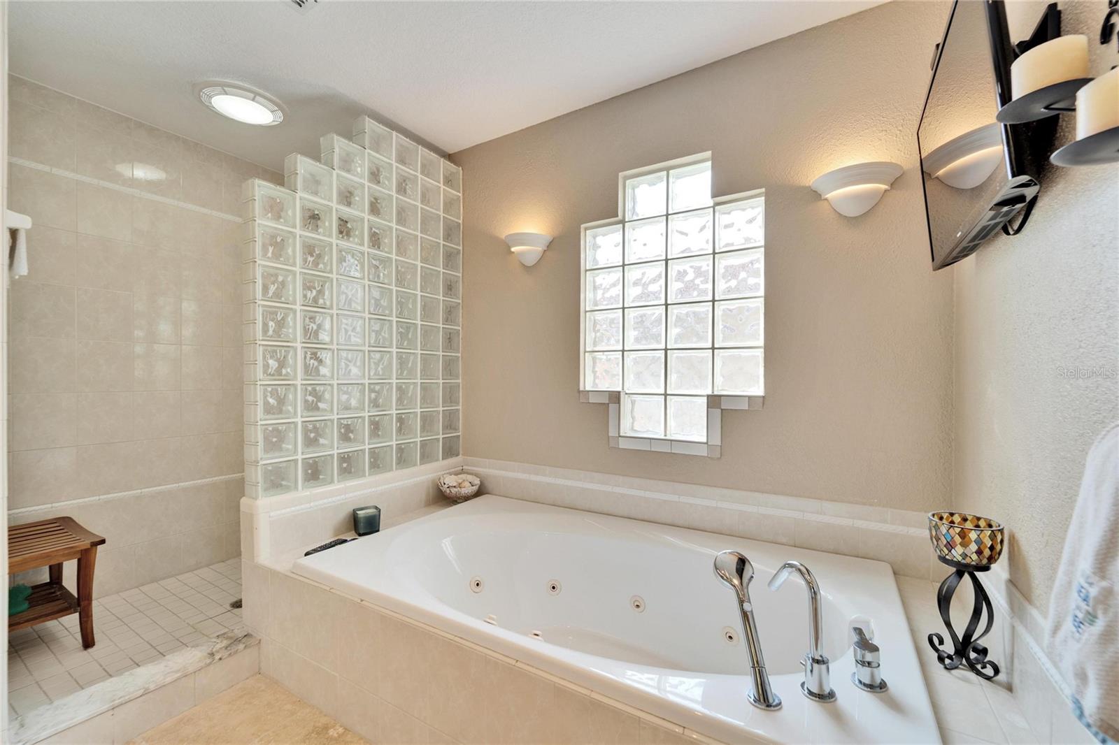861 SYMPHONY ISLES BLVD, APOLLO BEACH, FL, 33572