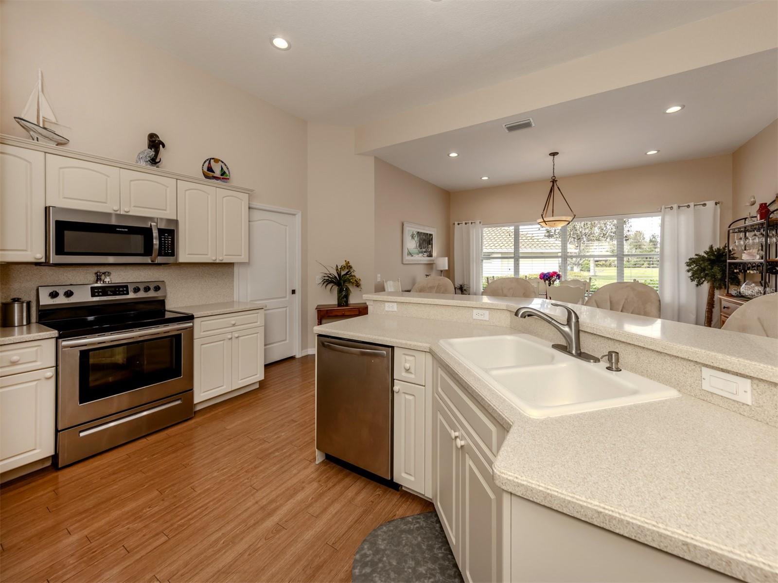 5045 WHITESTONE DR, VENICE, FL, 34293