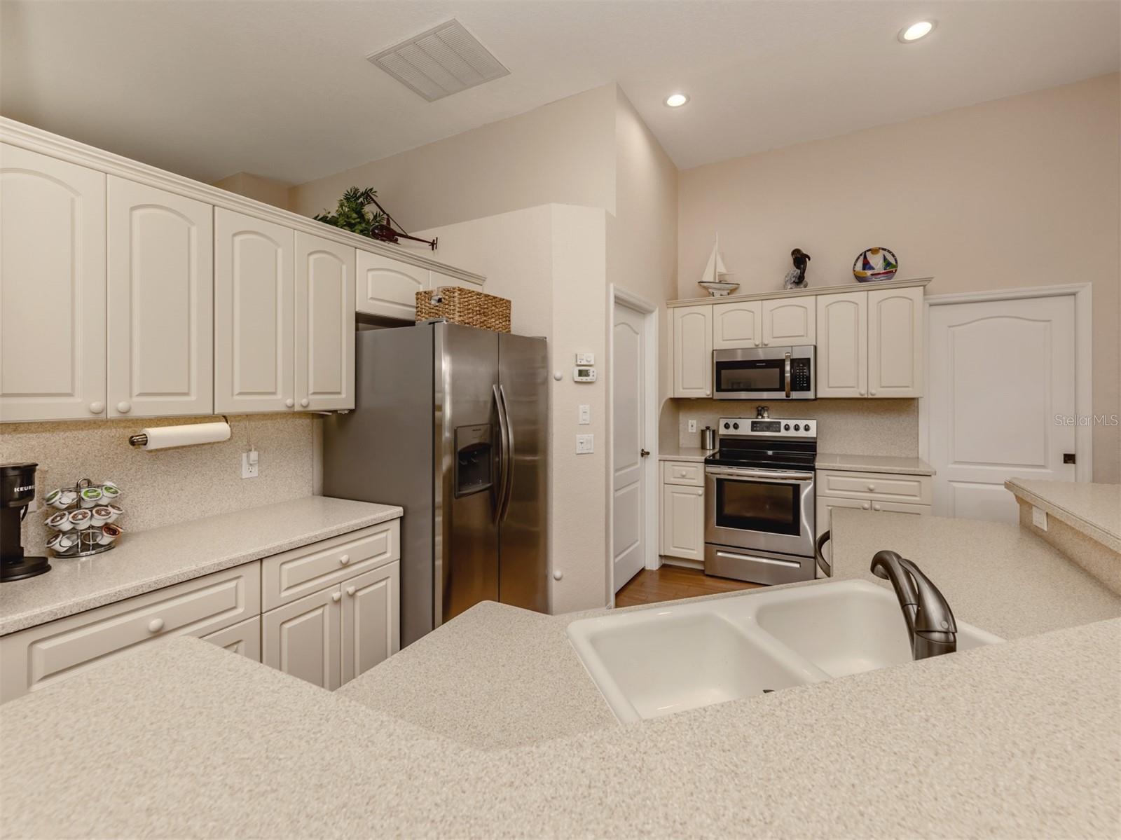 5045 WHITESTONE DR, VENICE, FL, 34293