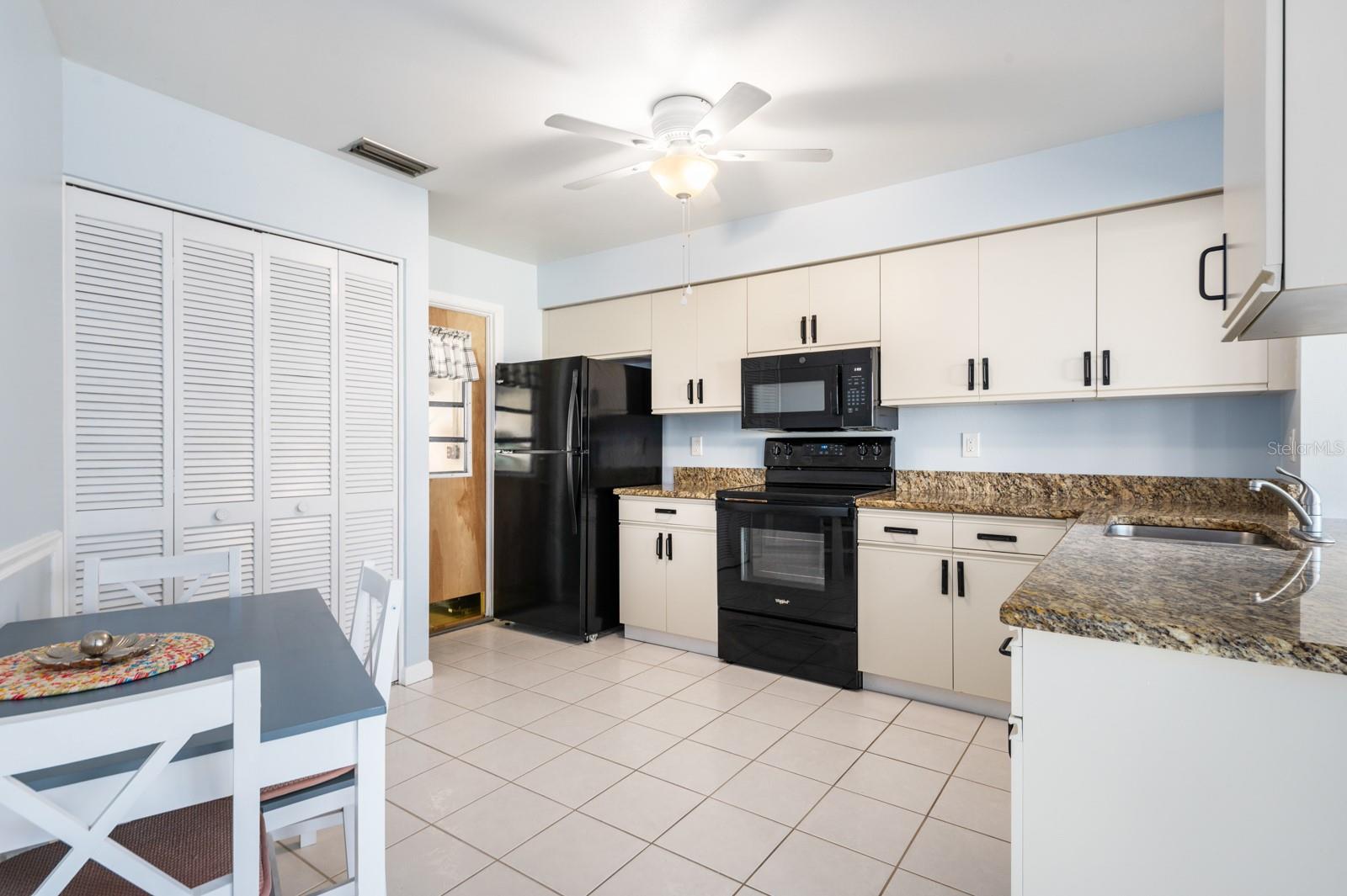 664 LINDEN DR, ENGLEWOOD, FL, 34223