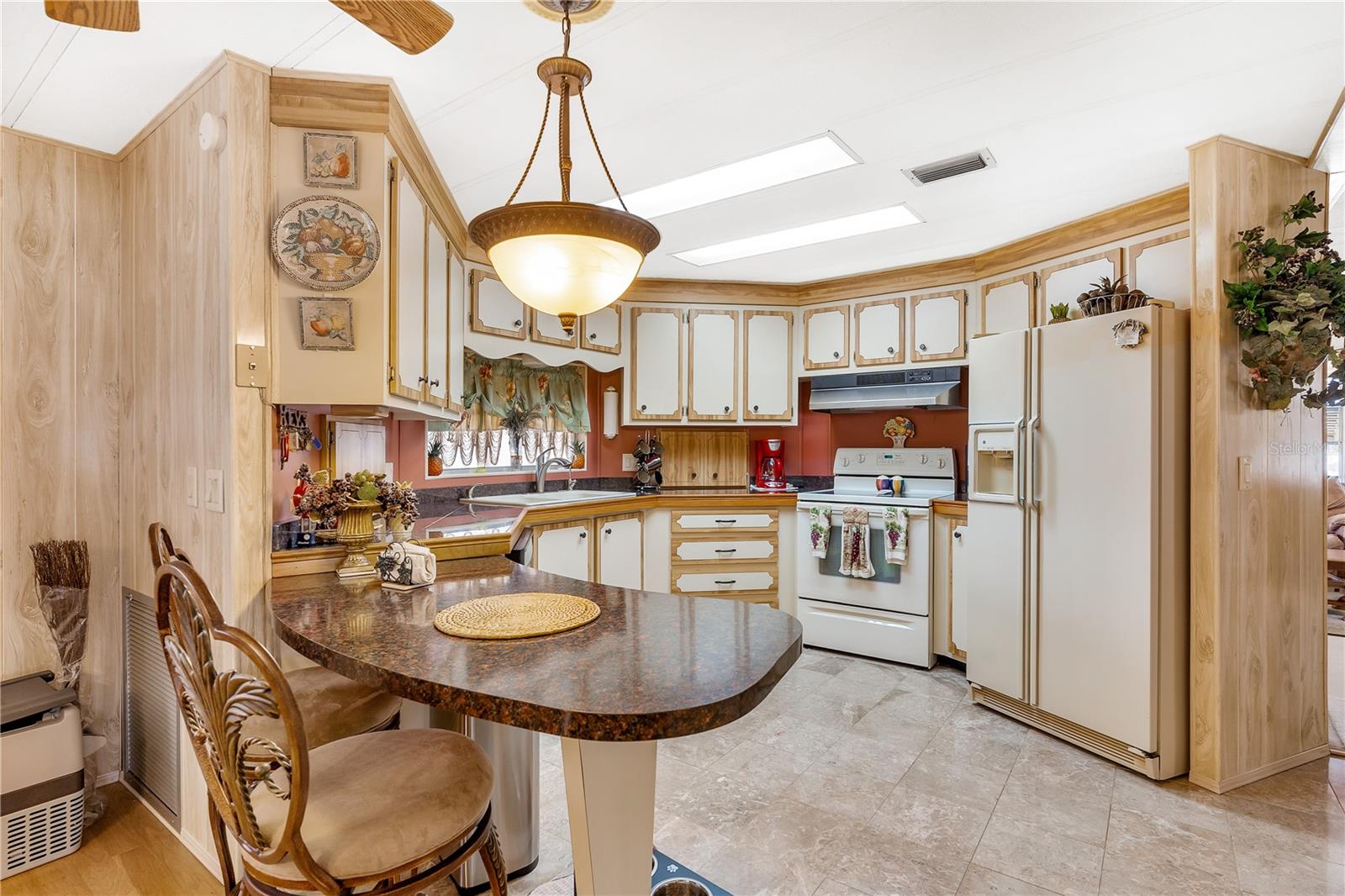 718 W COACH N FOUR DR, LEESBURG, FL, 34748