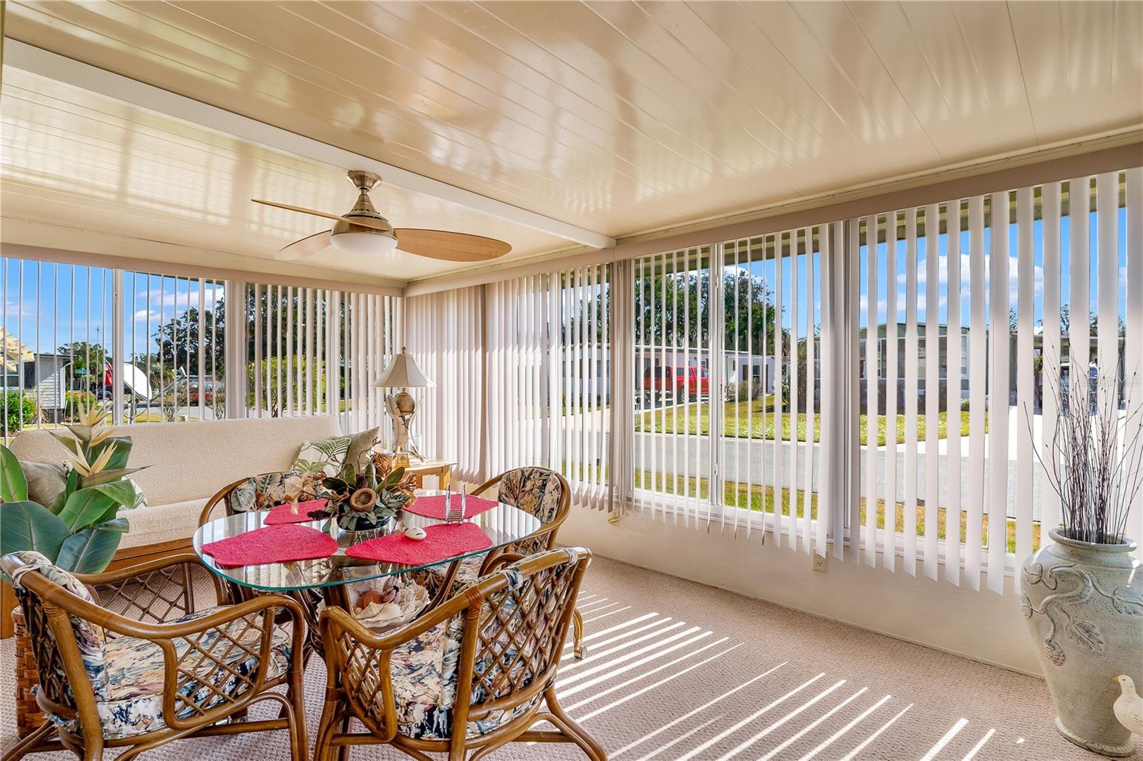 718 W COACH N FOUR DR, LEESBURG, FL, 34748