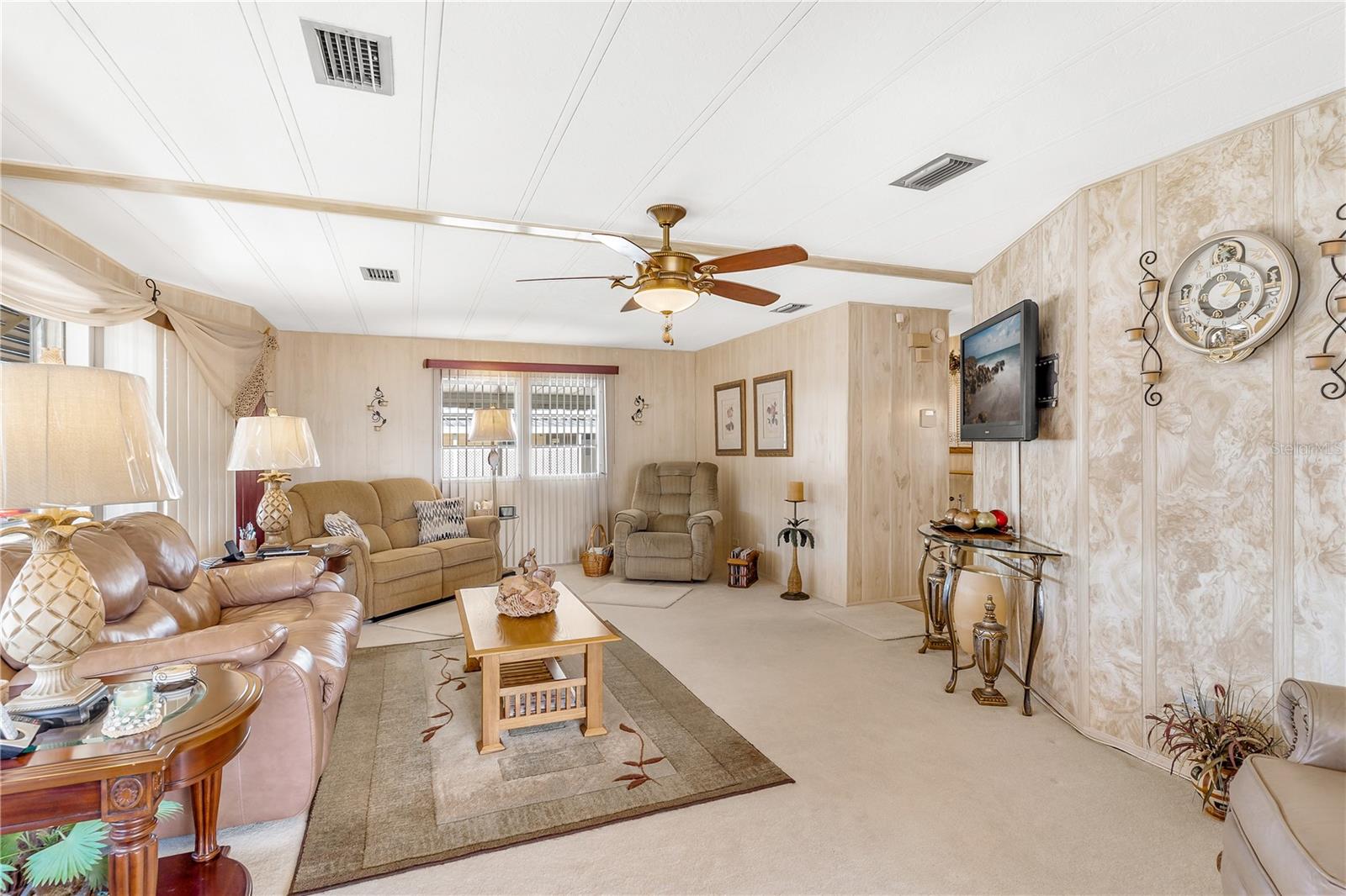718 W COACH N FOUR DR, LEESBURG, FL, 34748