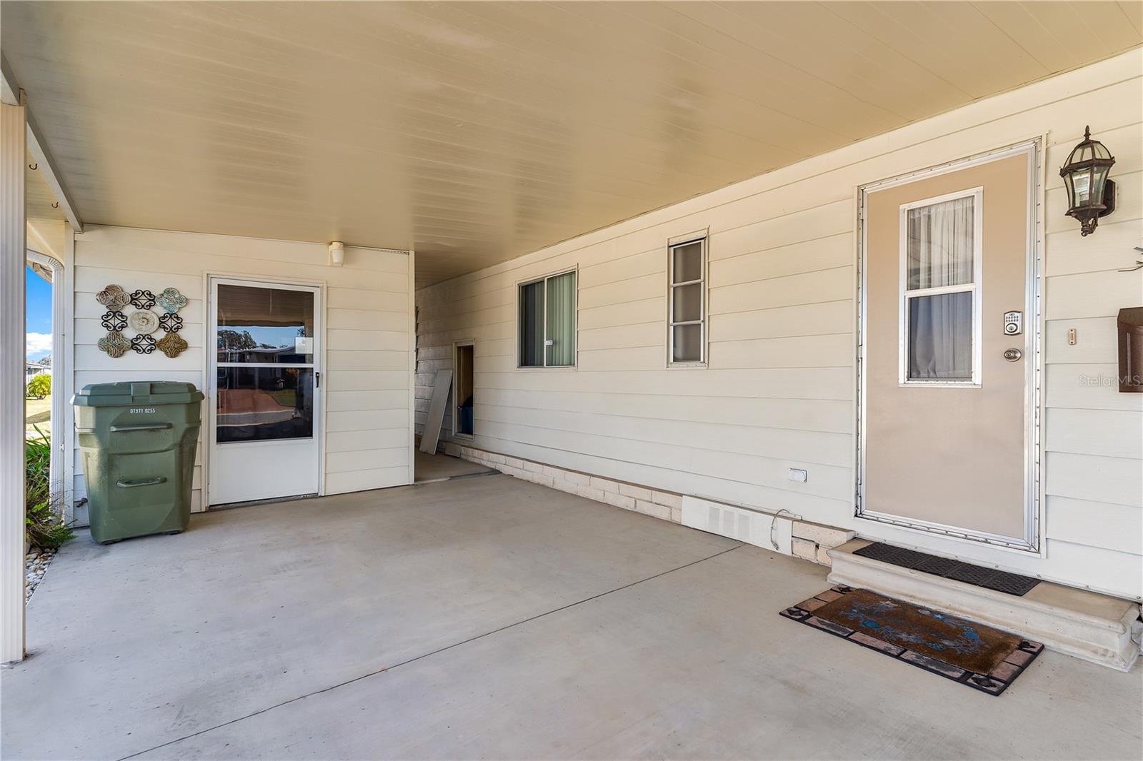 718 W COACH N FOUR DR, LEESBURG, FL, 34748