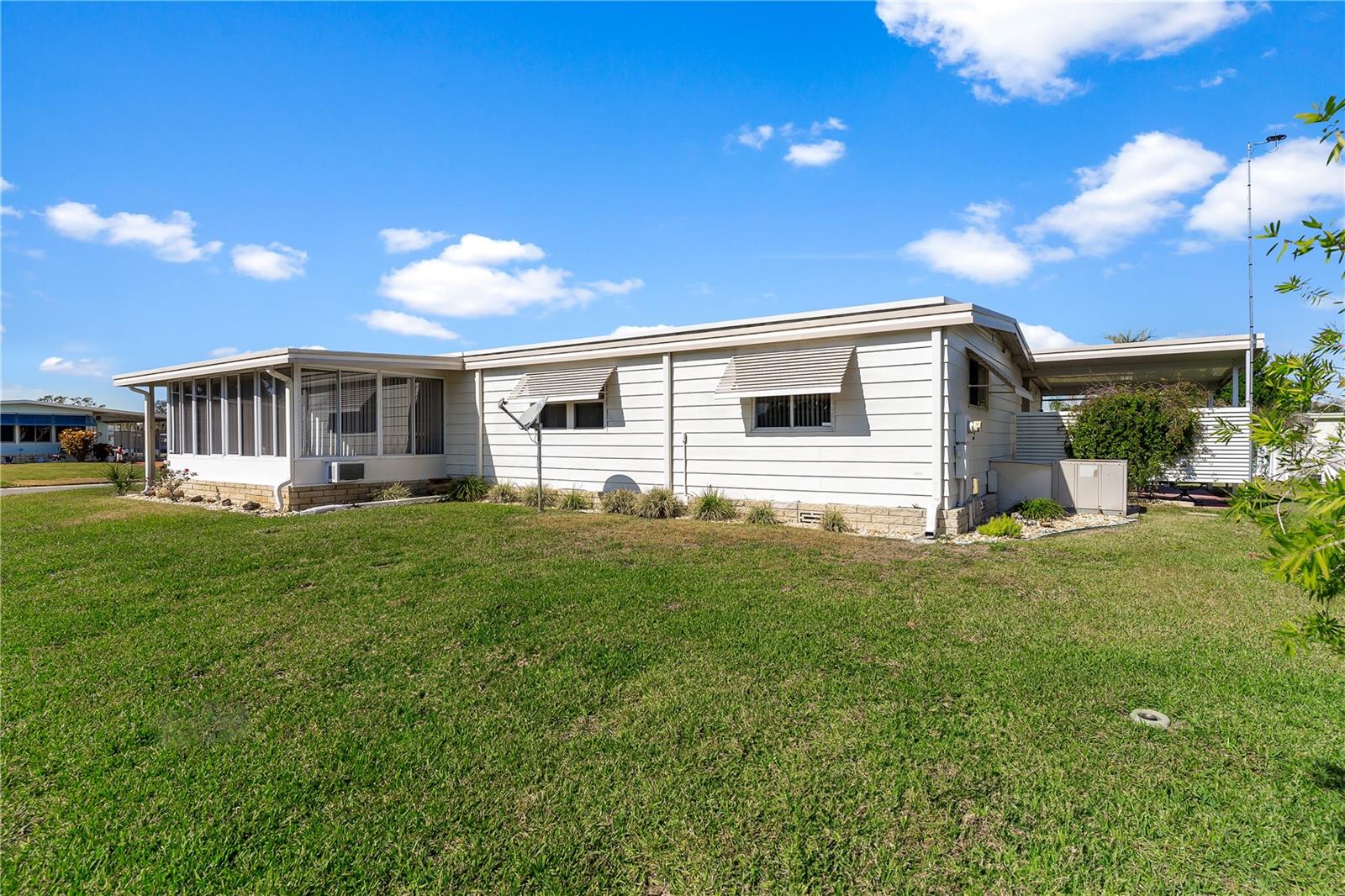 718 W COACH N FOUR DR, LEESBURG, FL, 34748