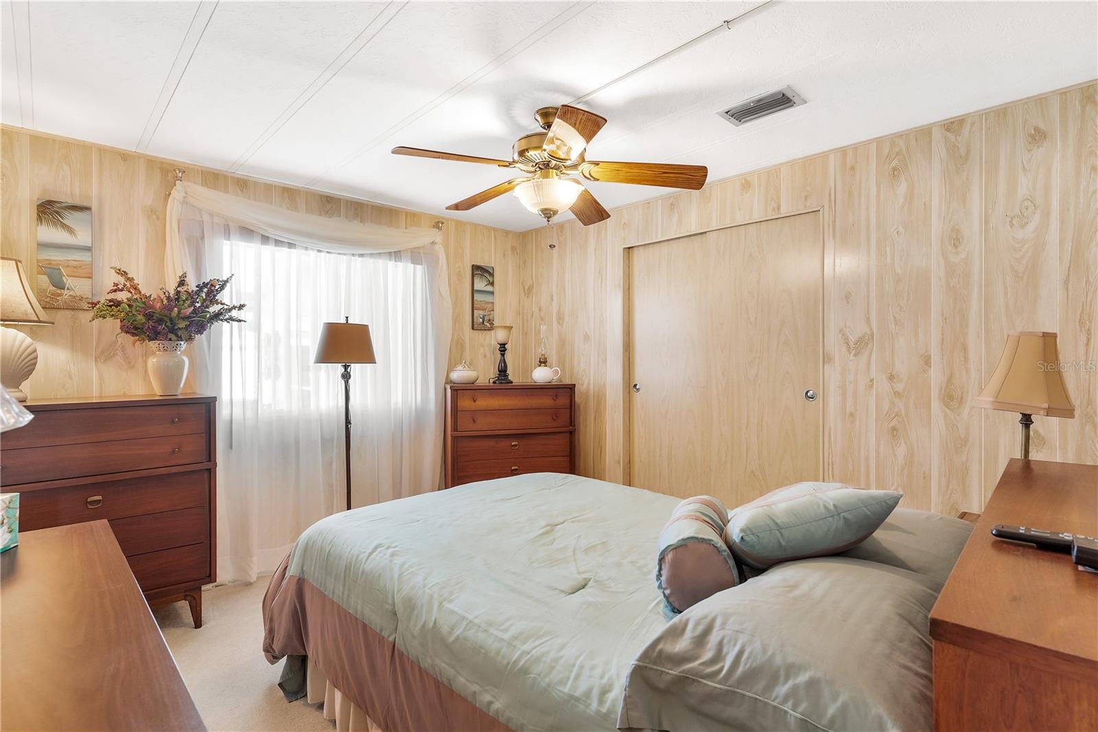 718 W COACH N FOUR DR, LEESBURG, FL, 34748