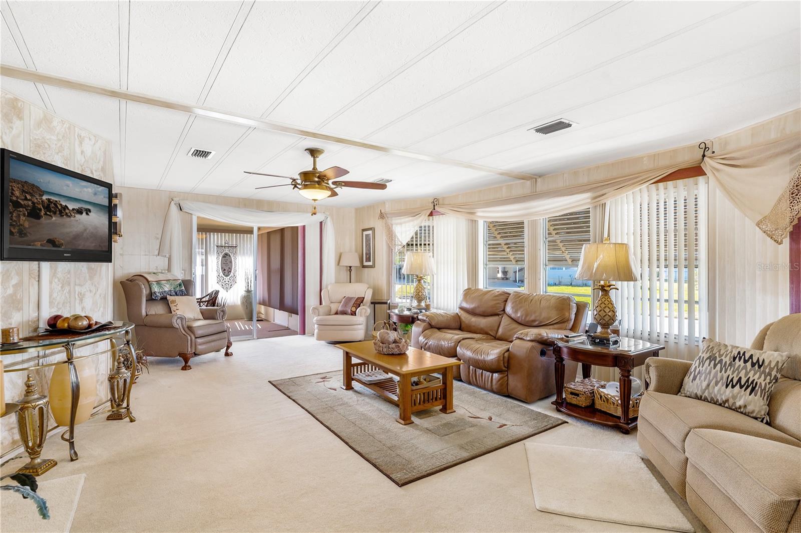 718 W COACH N FOUR DR, LEESBURG, FL, 34748