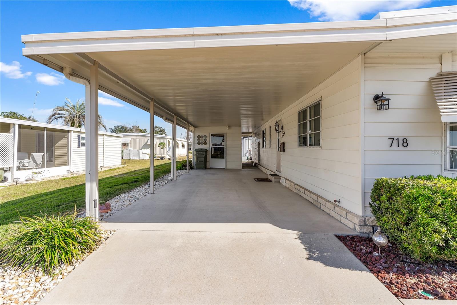 718 W COACH N FOUR DR, LEESBURG, FL, 34748