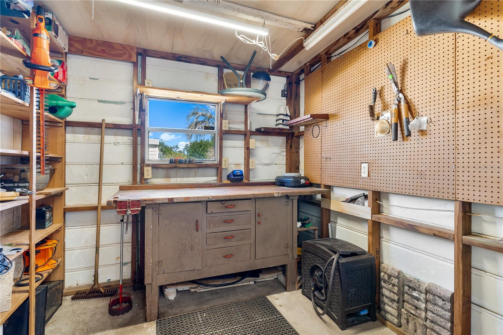 718 W COACH N FOUR DR, LEESBURG, FL, 34748