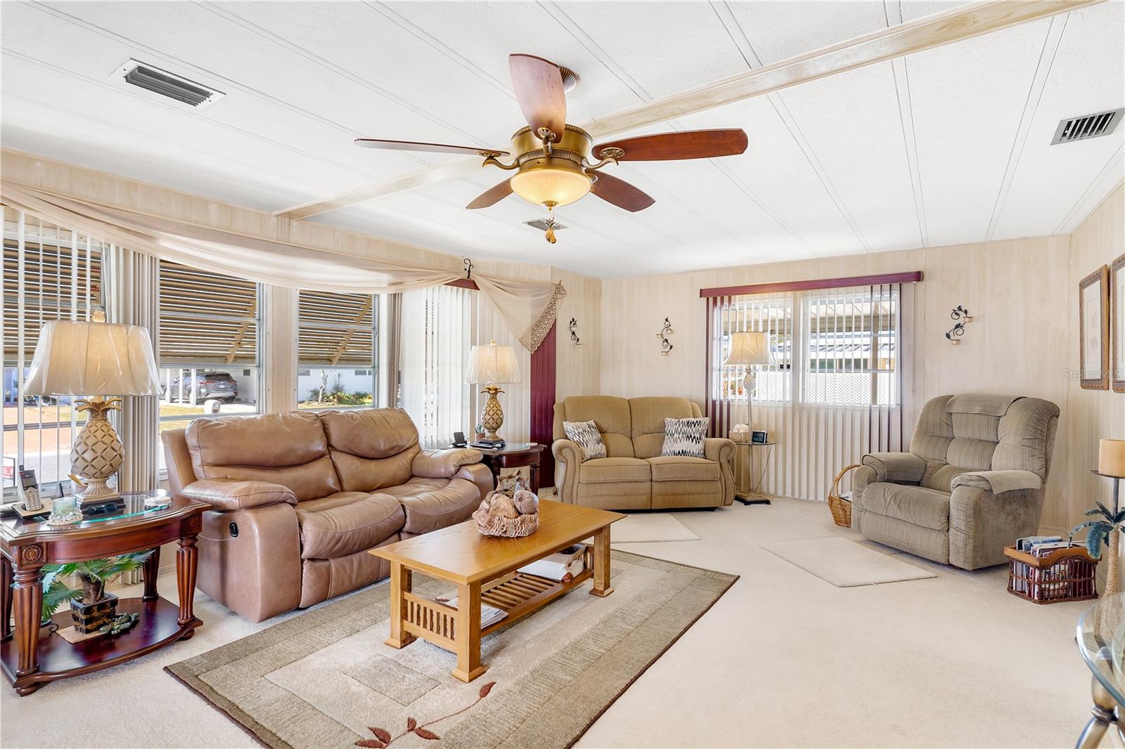 718 W COACH N FOUR DR, LEESBURG, FL, 34748