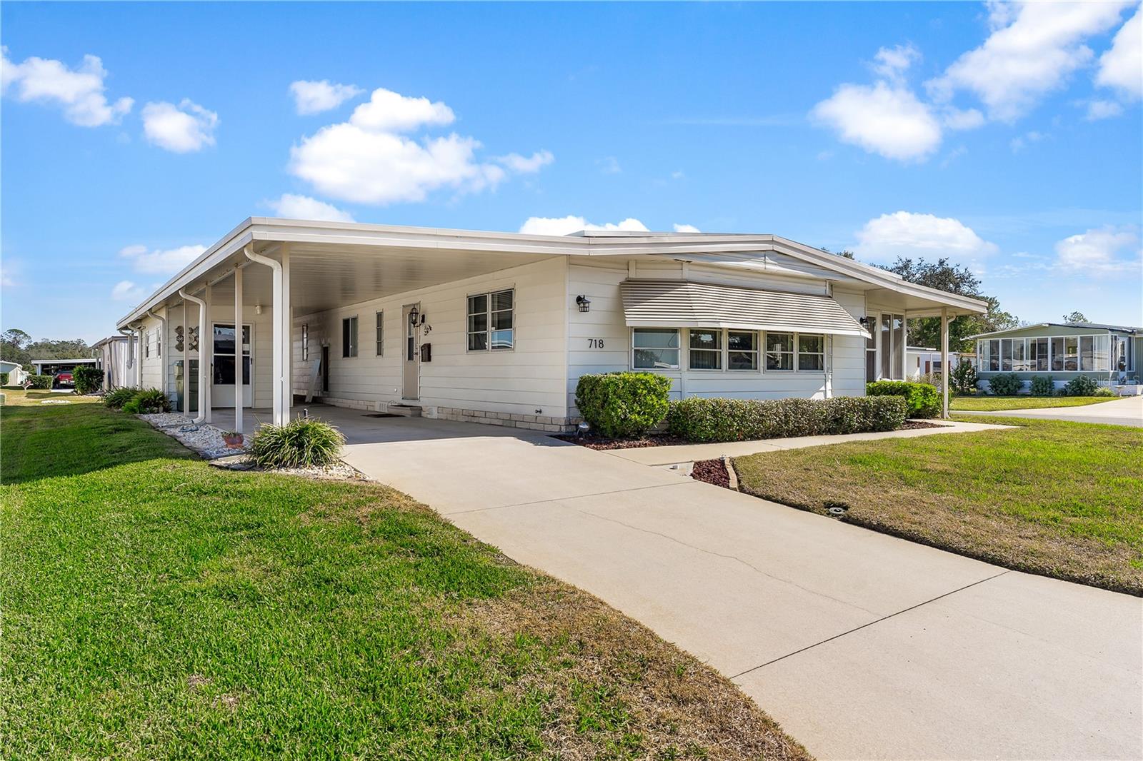 718 W COACH N FOUR DR, LEESBURG, FL, 34748