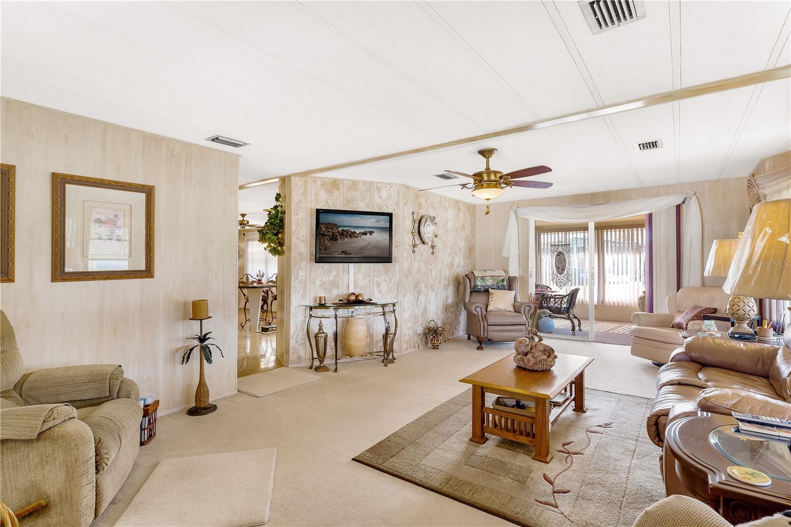 718 W COACH N FOUR DR, LEESBURG, FL, 34748