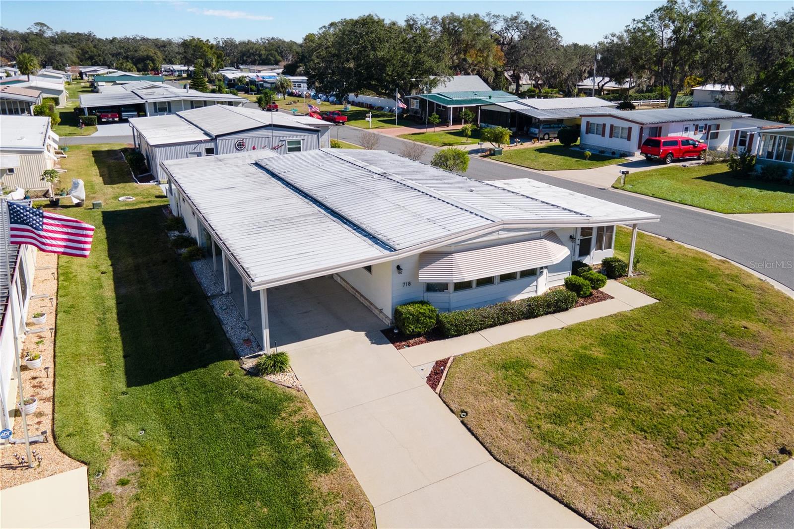 718 W COACH N FOUR DR, LEESBURG, FL, 34748