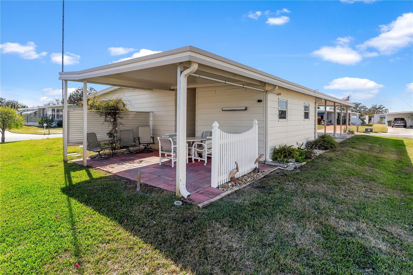 718 W COACH N FOUR DR, LEESBURG, FL, 34748