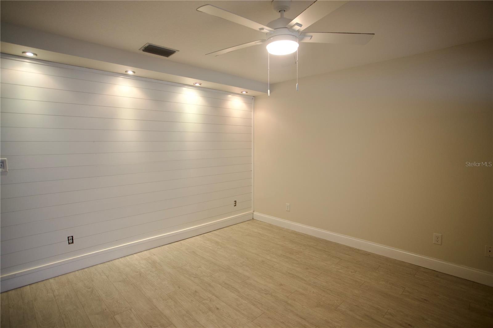 2079 SWAN LN, SAFETY HARBOR, FL, 34695