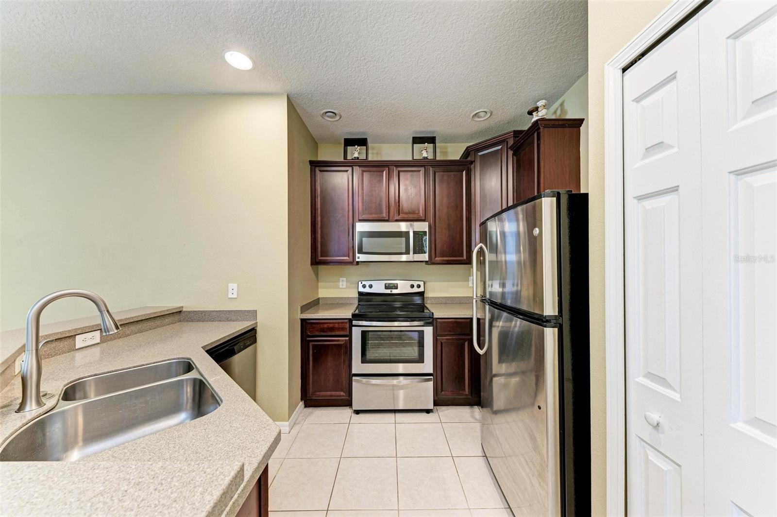 3821 PARKRIDGE CIR #1-201, SARASOTA, FL, 34243