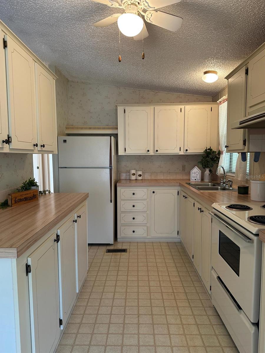 418 W SKYLINE DR, LAKELAND, FL, 33801