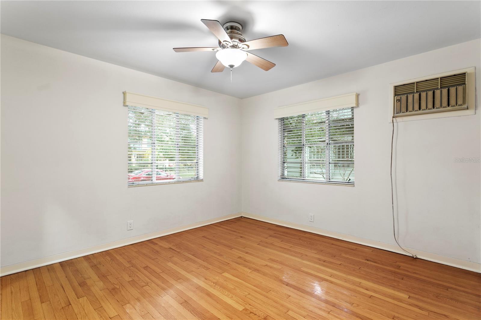 930 15TH AVE N, ST PETERSBURG, FL, 33704