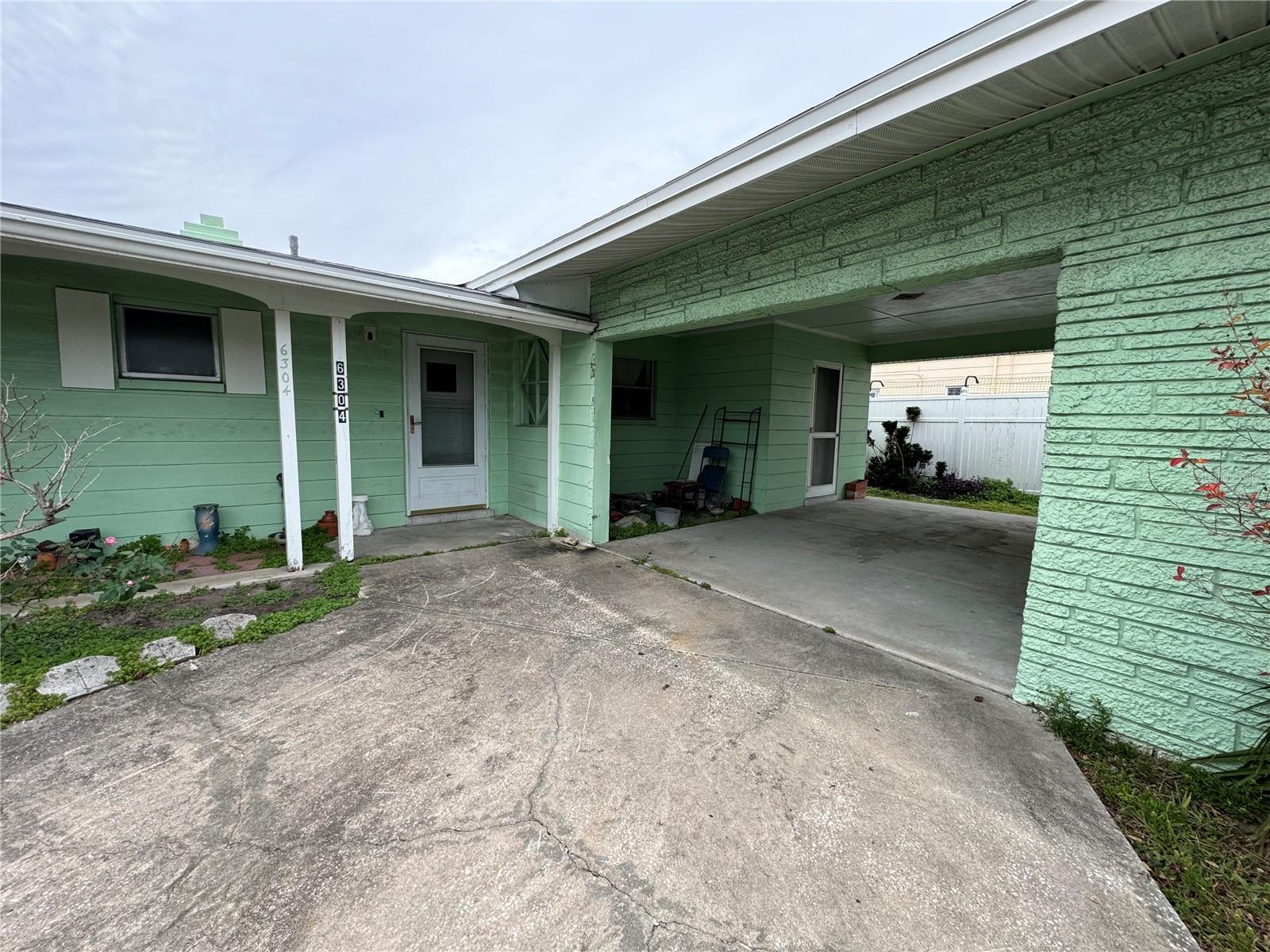 6304 MEMORIAL HWY, TAMPA, FL, 33615