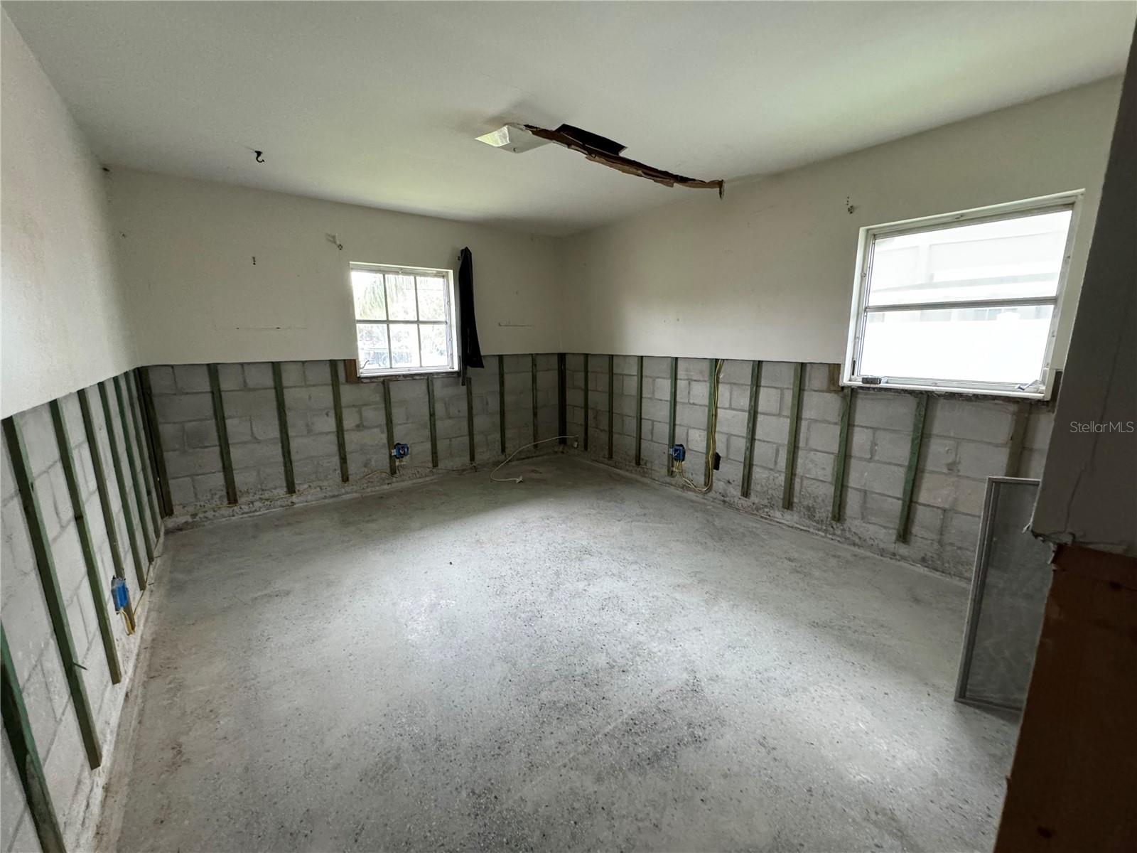 6304 MEMORIAL HWY, TAMPA, FL, 33615