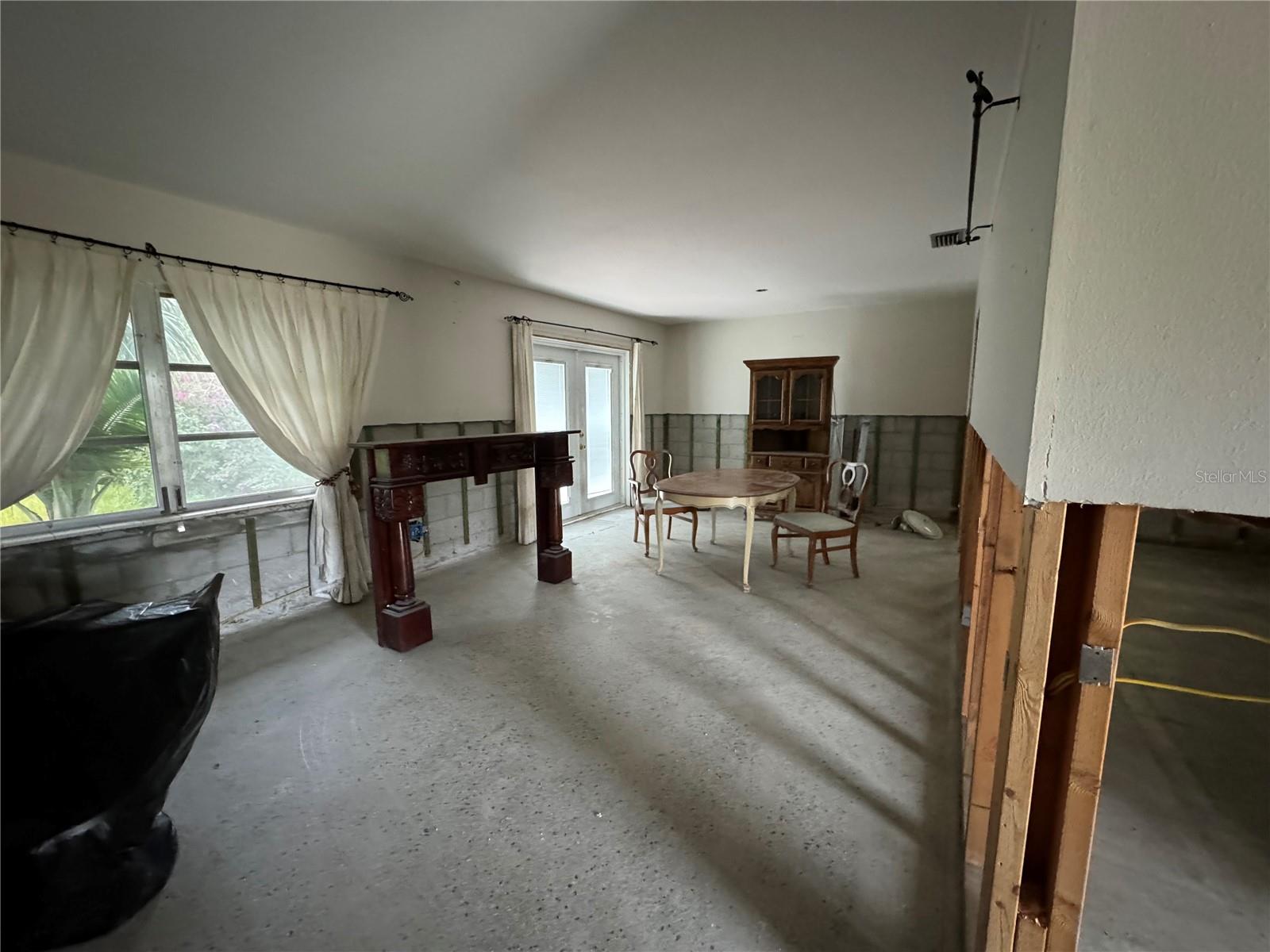 6304 MEMORIAL HWY, TAMPA, FL, 33615