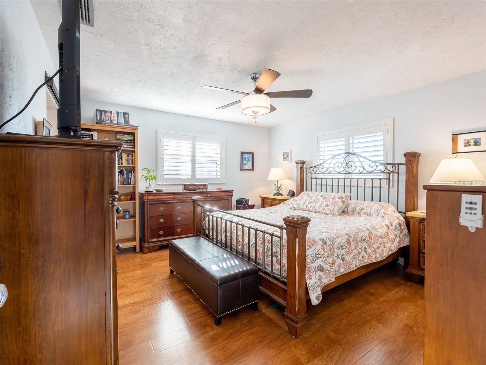 1290 CAMBRIDGE DR, VENICE, FL, 34293