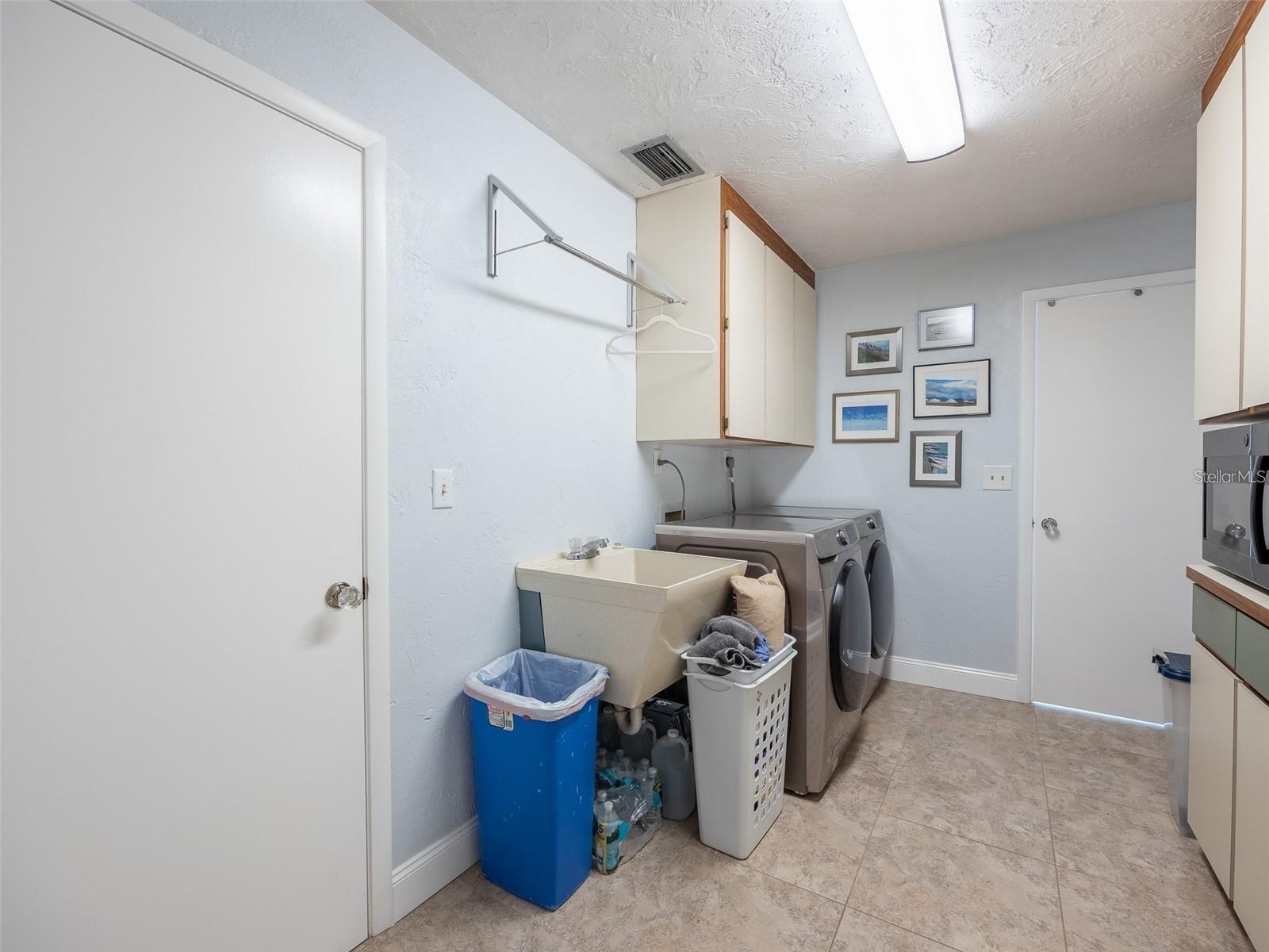 1290 CAMBRIDGE DR, VENICE, FL, 34293