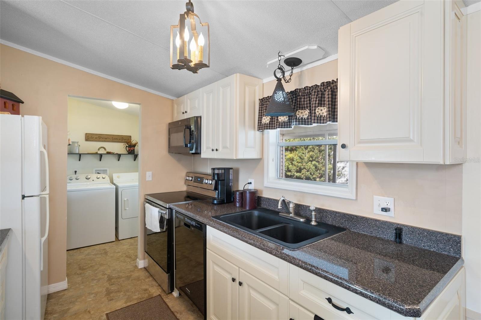 8113 WESTERN CIRCLE DR, BROOKSVILLE, FL, 34613