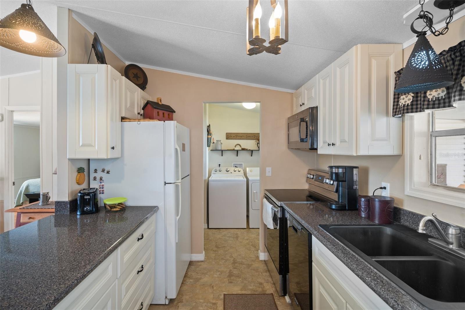 8113 WESTERN CIRCLE DR, BROOKSVILLE, FL, 34613