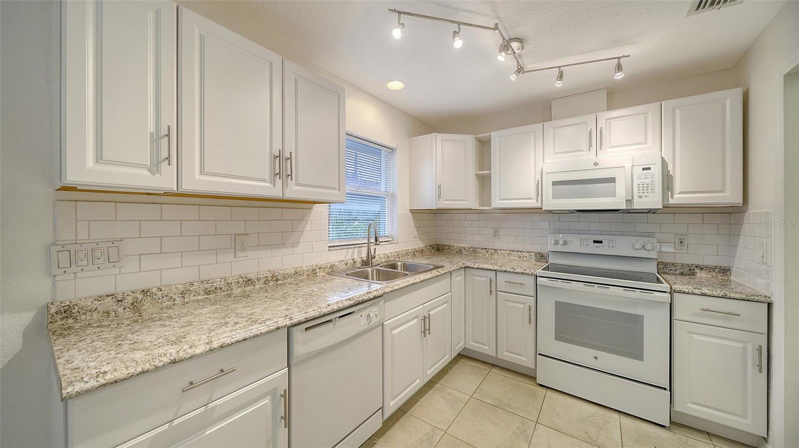 2106 ROSELAWN ST, SARASOTA, FL, 34231