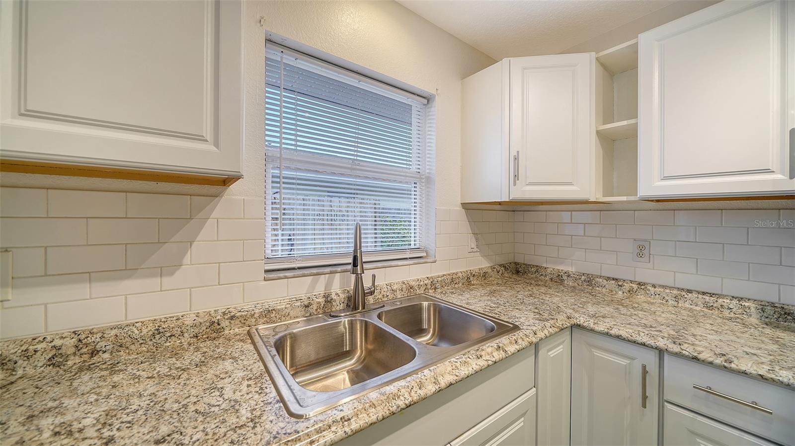 2106 ROSELAWN ST, SARASOTA, FL, 34231