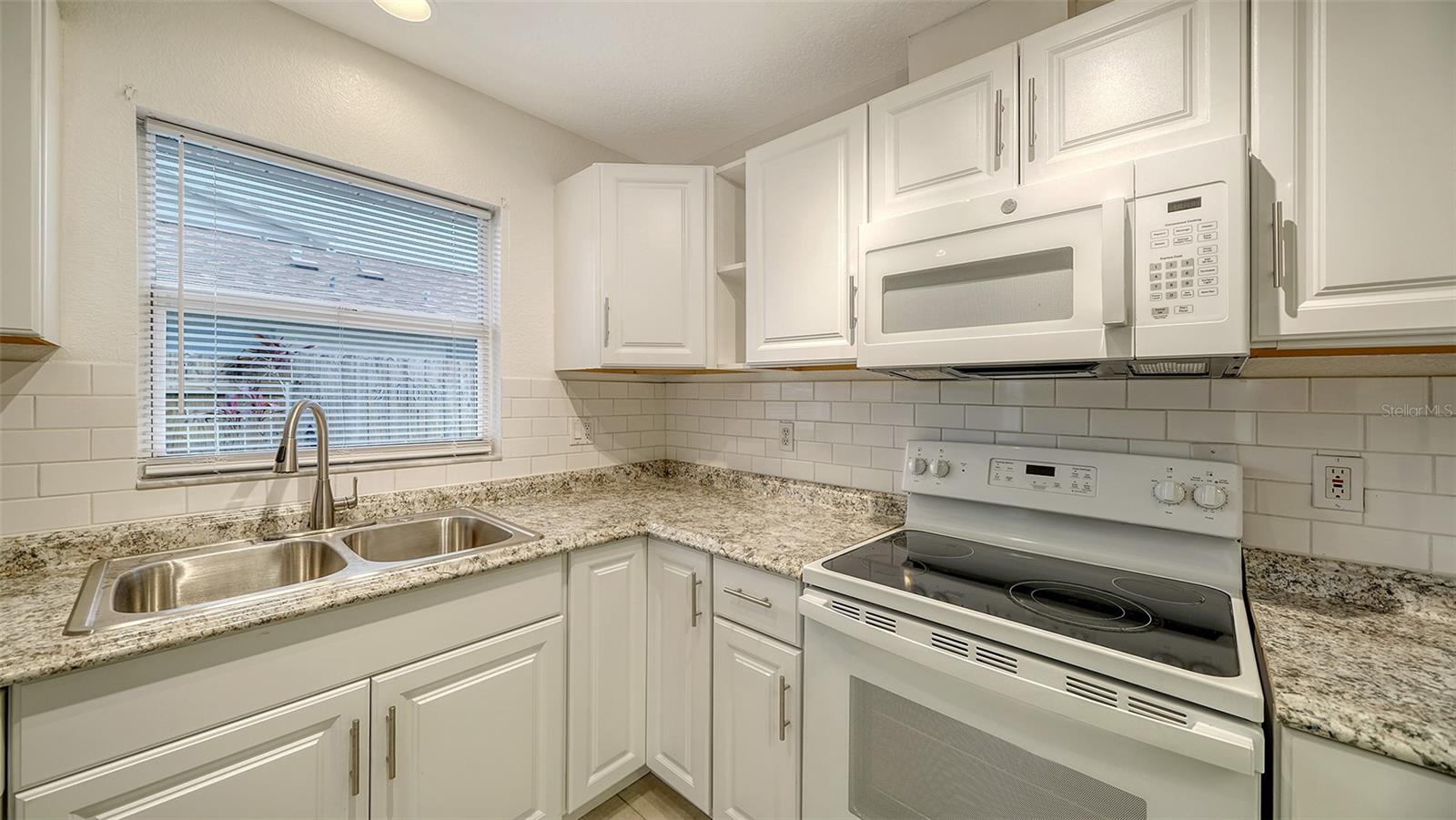 2106 ROSELAWN ST, SARASOTA, FL, 34231
