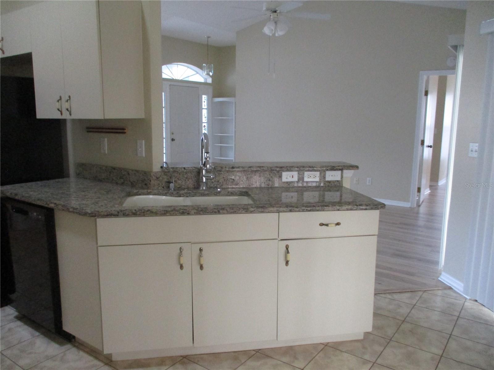 308 CALOOSA WOODS LN, SUN CITY CENTER, FL, 33573