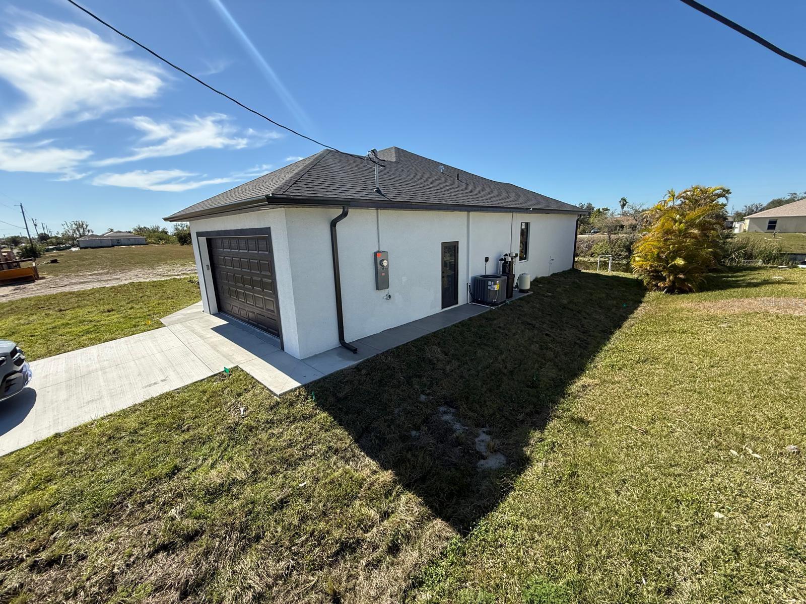 1320 NE 14TH AVE, CAPE CORAL, FL, 33909