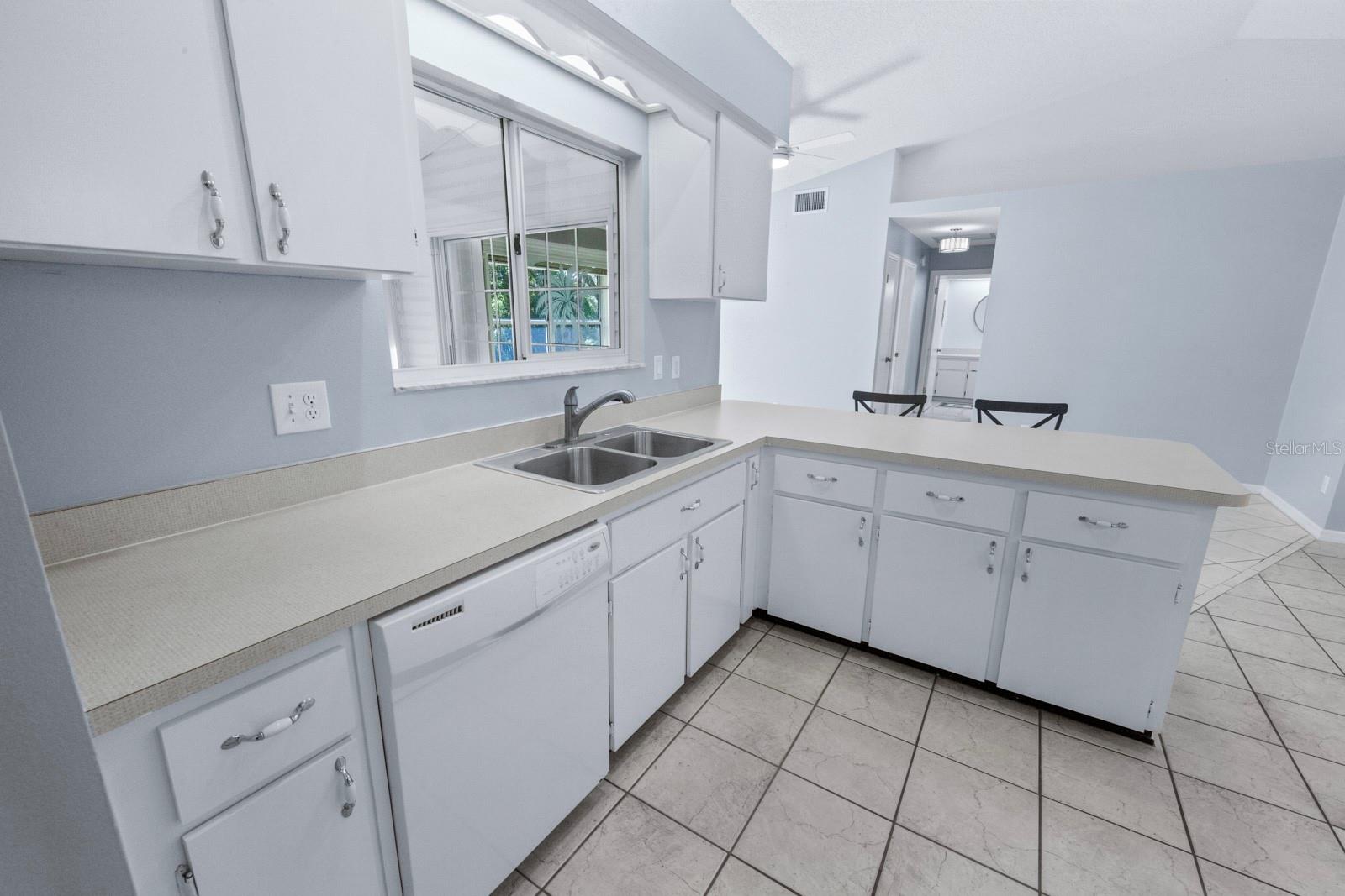 26608 RACQUET CIR, LEESBURG, FL, 34748