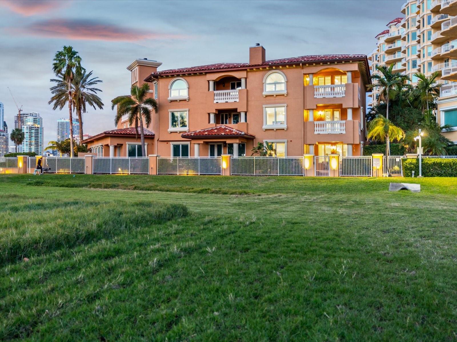 595 5TH AVE NE, ST PETERSBURG, FL, 33701