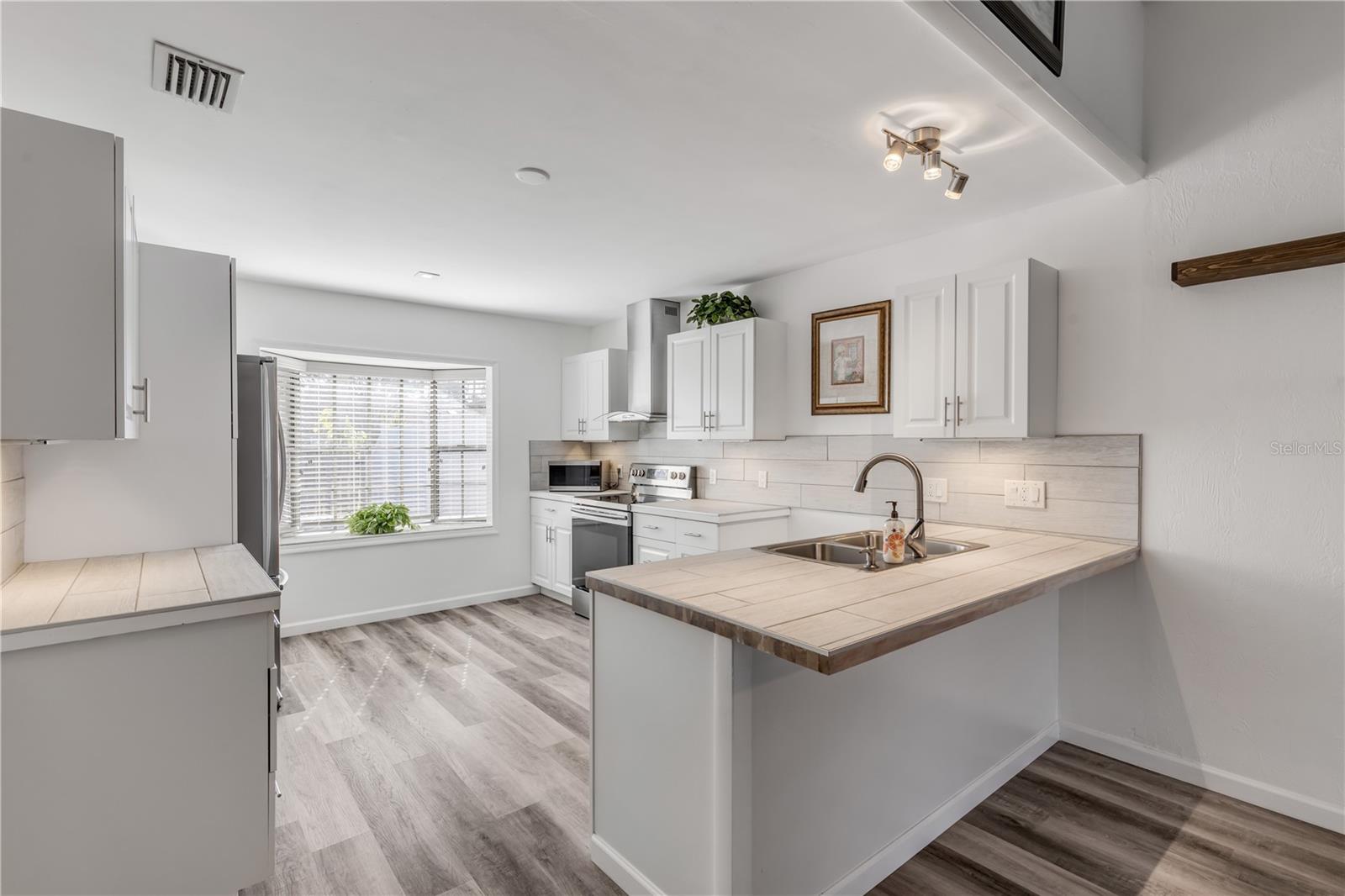 28 LAKE FAIRGREEN CIR, NEW SMYRNA BEACH, FL, 32168