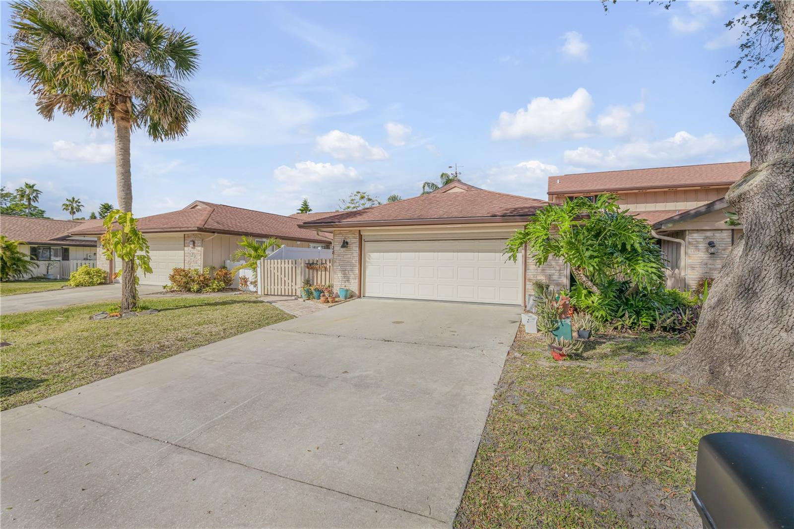 28 LAKE FAIRGREEN CIR, NEW SMYRNA BEACH, FL, 32168