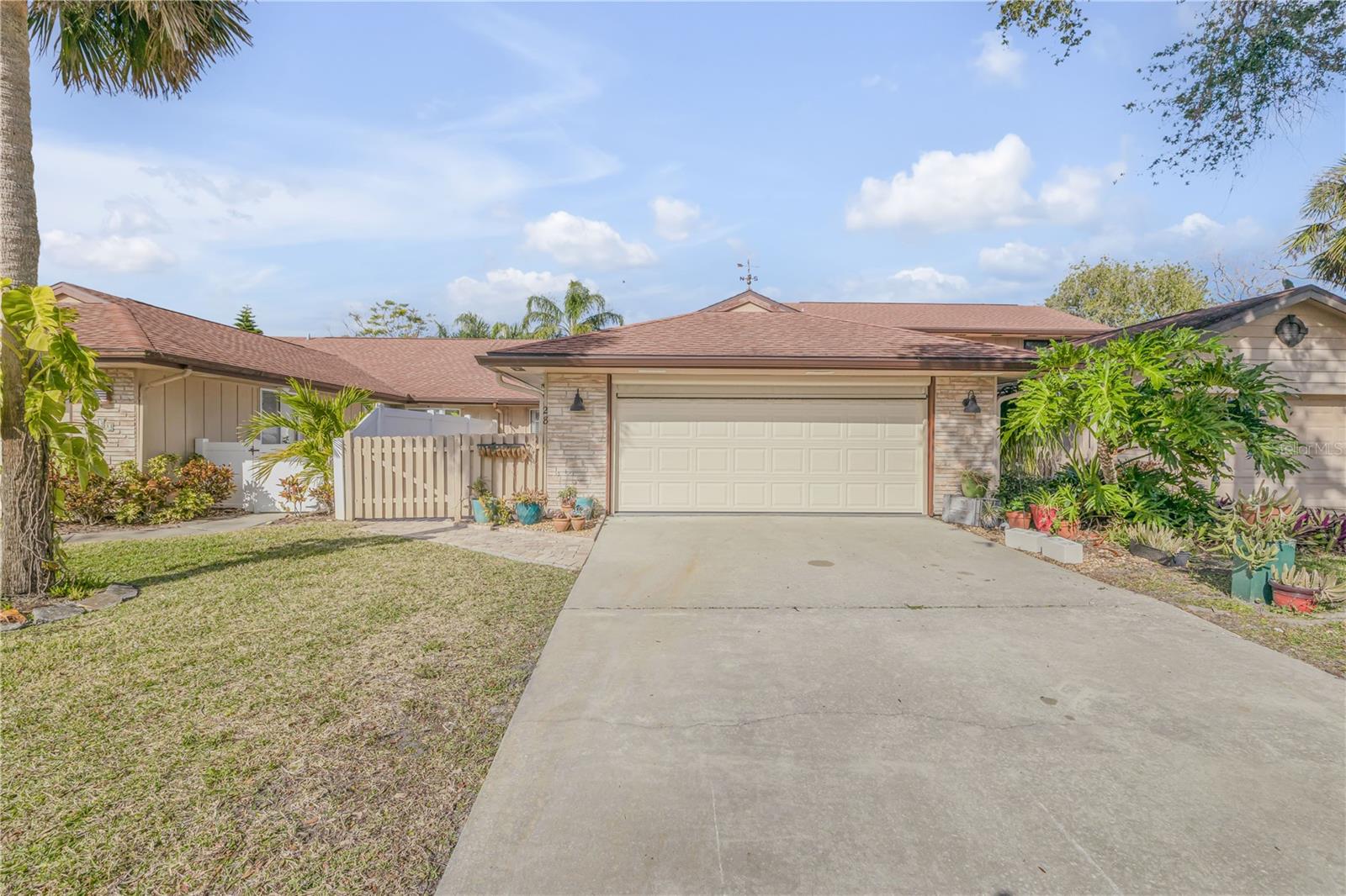 28 LAKE FAIRGREEN CIR, NEW SMYRNA BEACH, FL, 32168