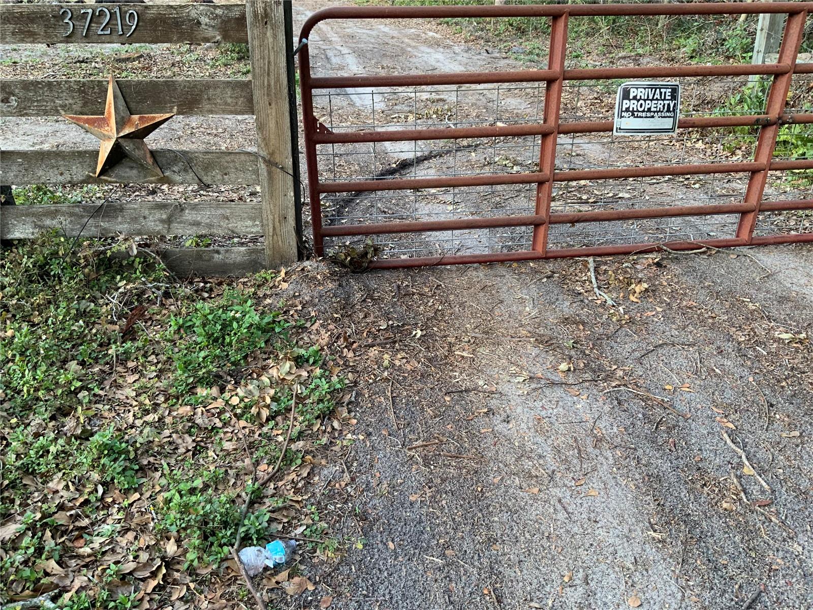 37219 TUCKER RD, ZEPHYRHILLS, FL, 33541